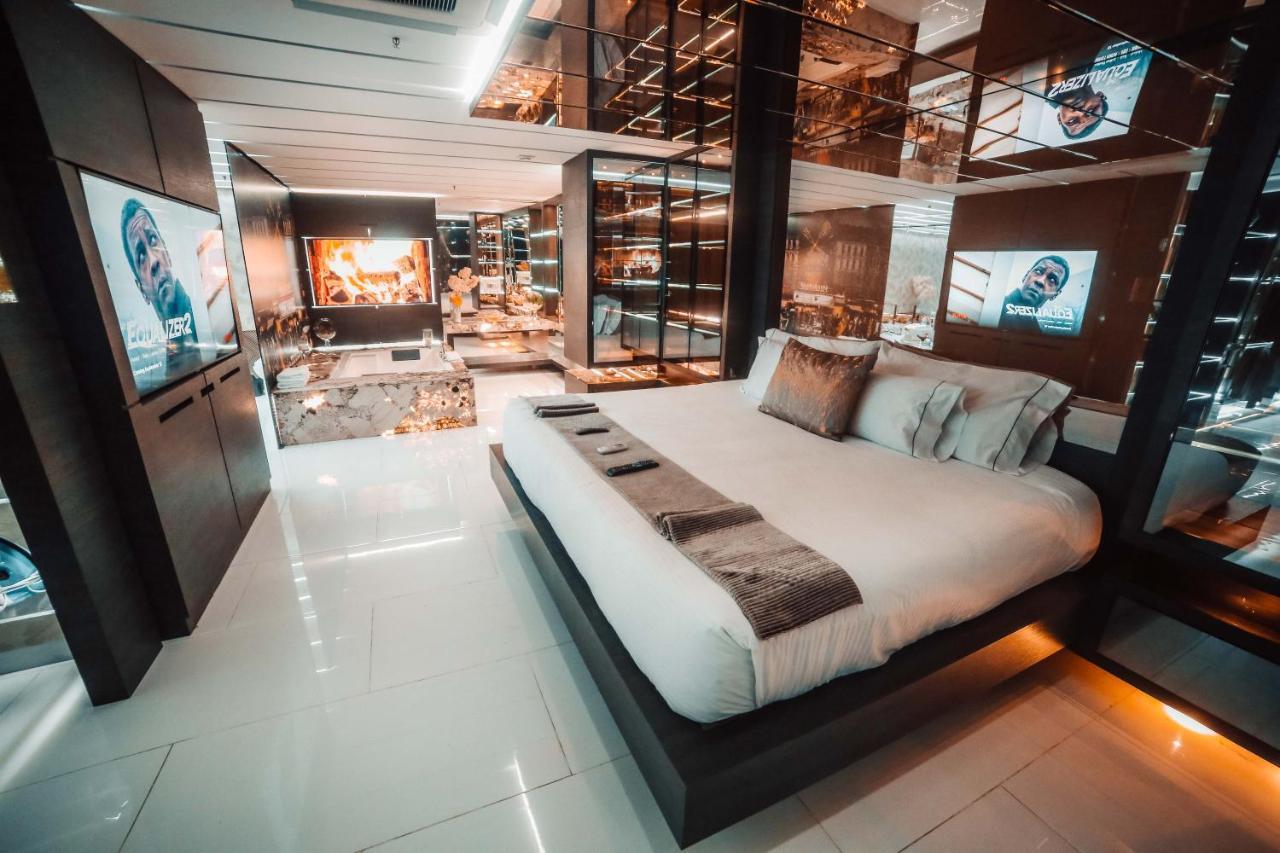 1Million Luxury Suites Medellín Exteriör bild