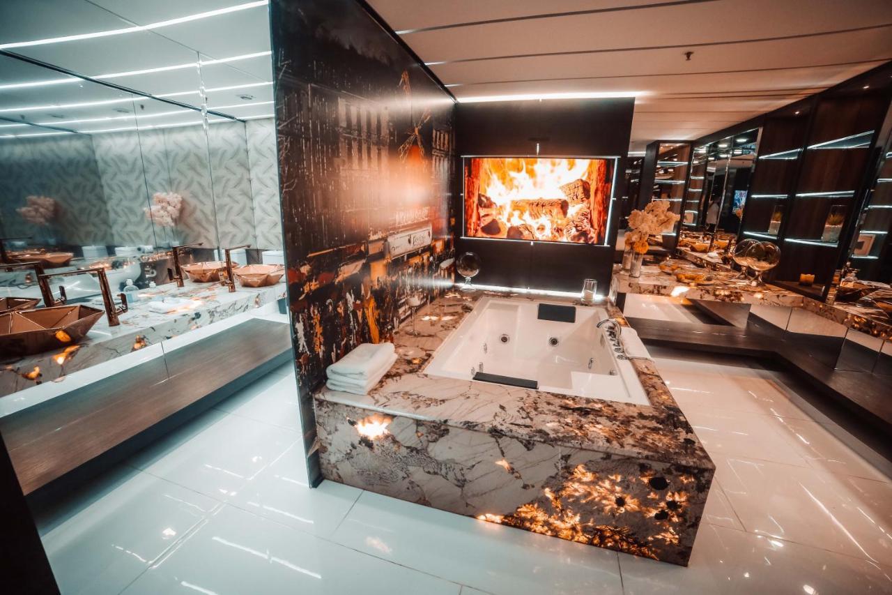1Million Luxury Suites Medellín Exteriör bild