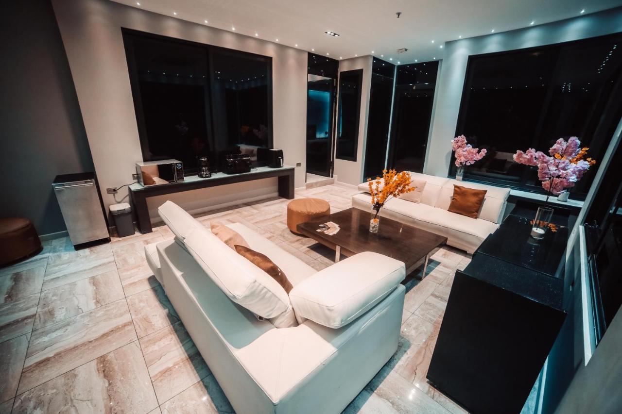 1Million Luxury Suites Medellín Exteriör bild