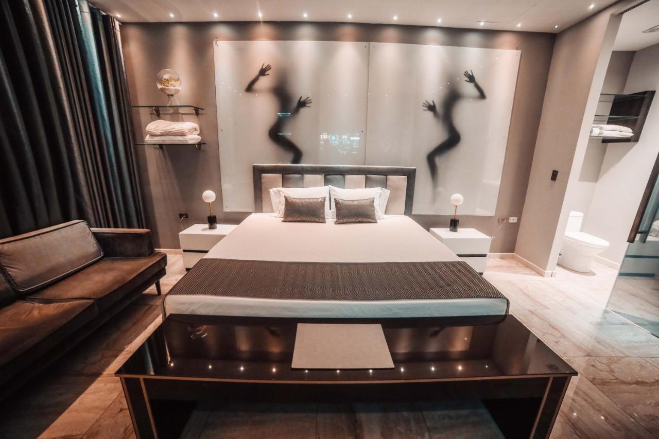1Million Luxury Suites Medellín Exteriör bild