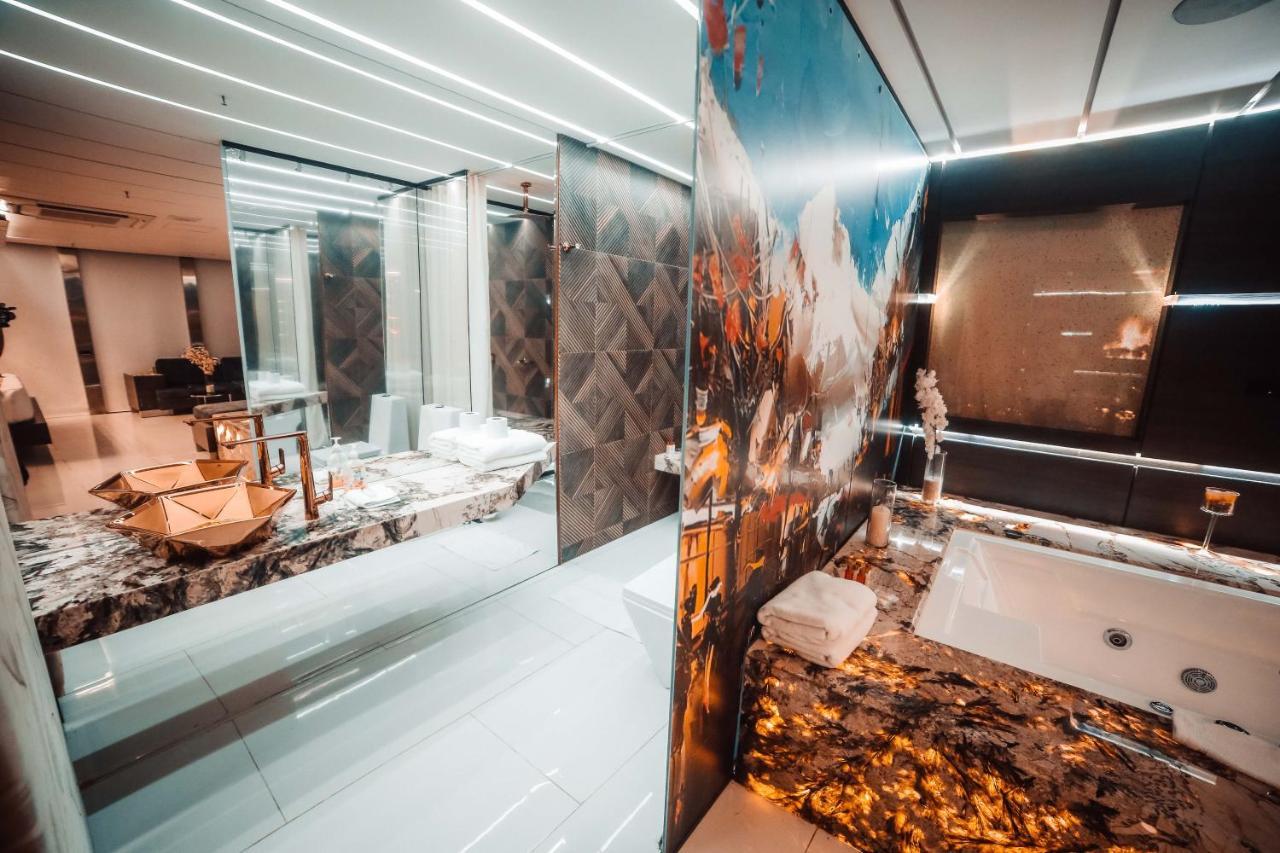1Million Luxury Suites Medellín Exteriör bild