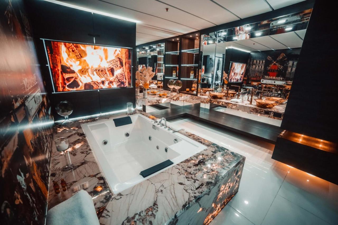 1Million Luxury Suites Medellín Exteriör bild