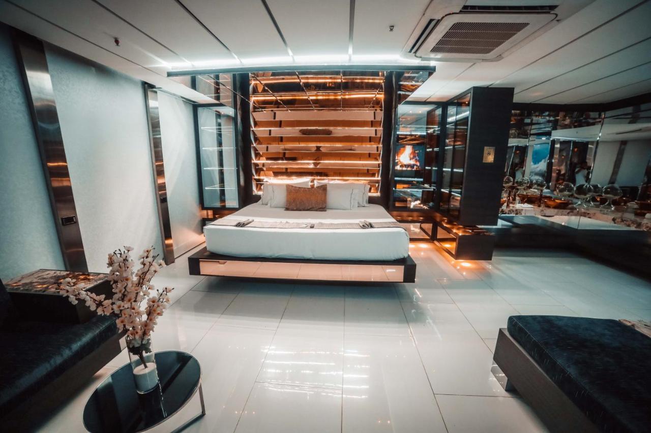 1Million Luxury Suites Medellín Exteriör bild