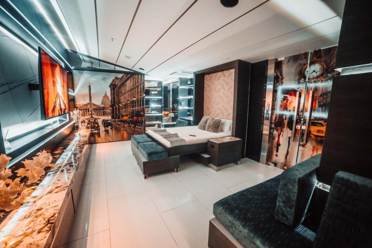 1Million Luxury Suites Medellín Exteriör bild