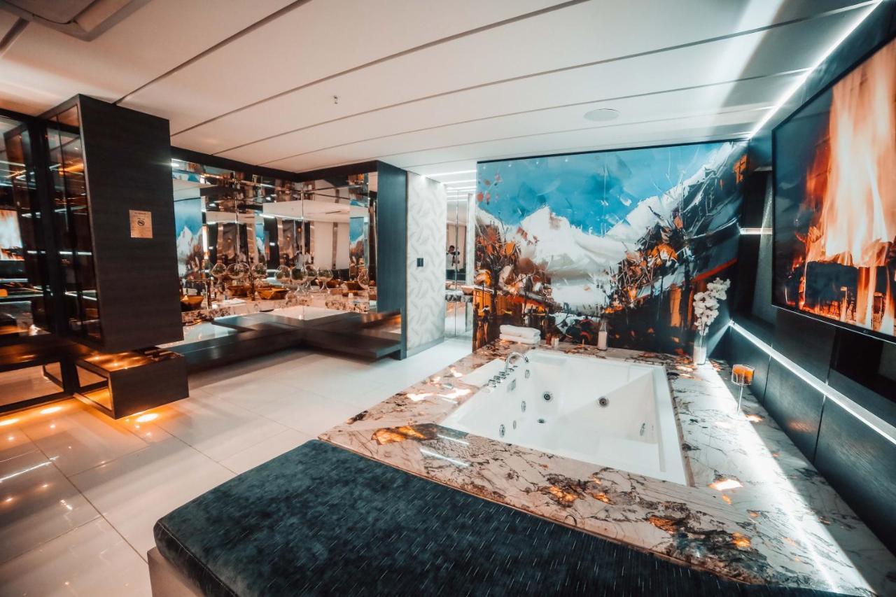 1Million Luxury Suites Medellín Exteriör bild