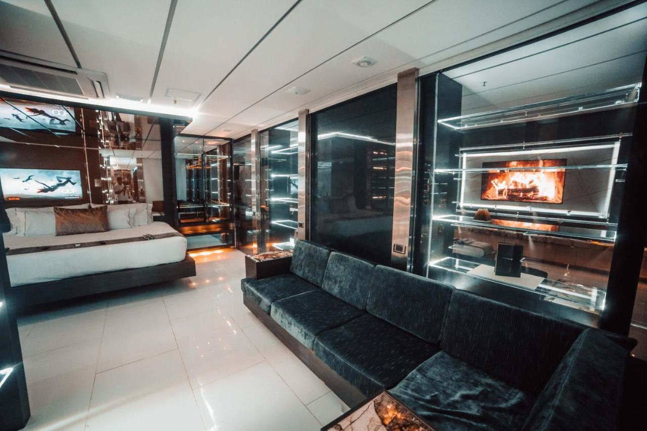 1Million Luxury Suites Medellín Exteriör bild