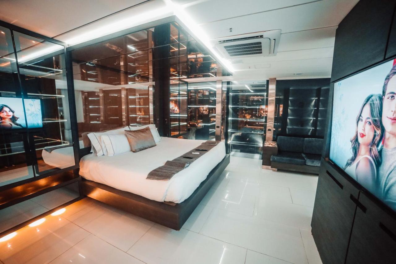 1Million Luxury Suites Medellín Exteriör bild
