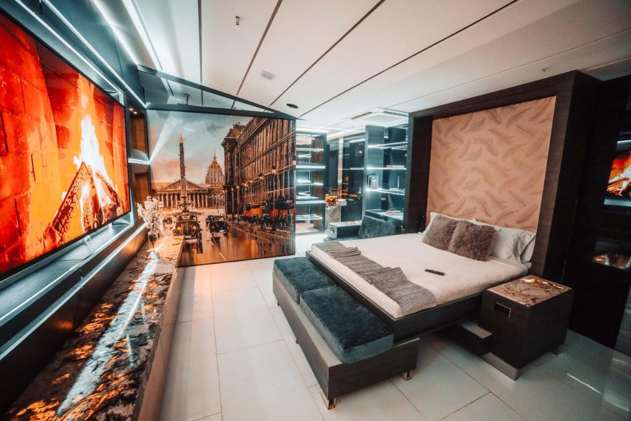 1Million Luxury Suites Medellín Exteriör bild