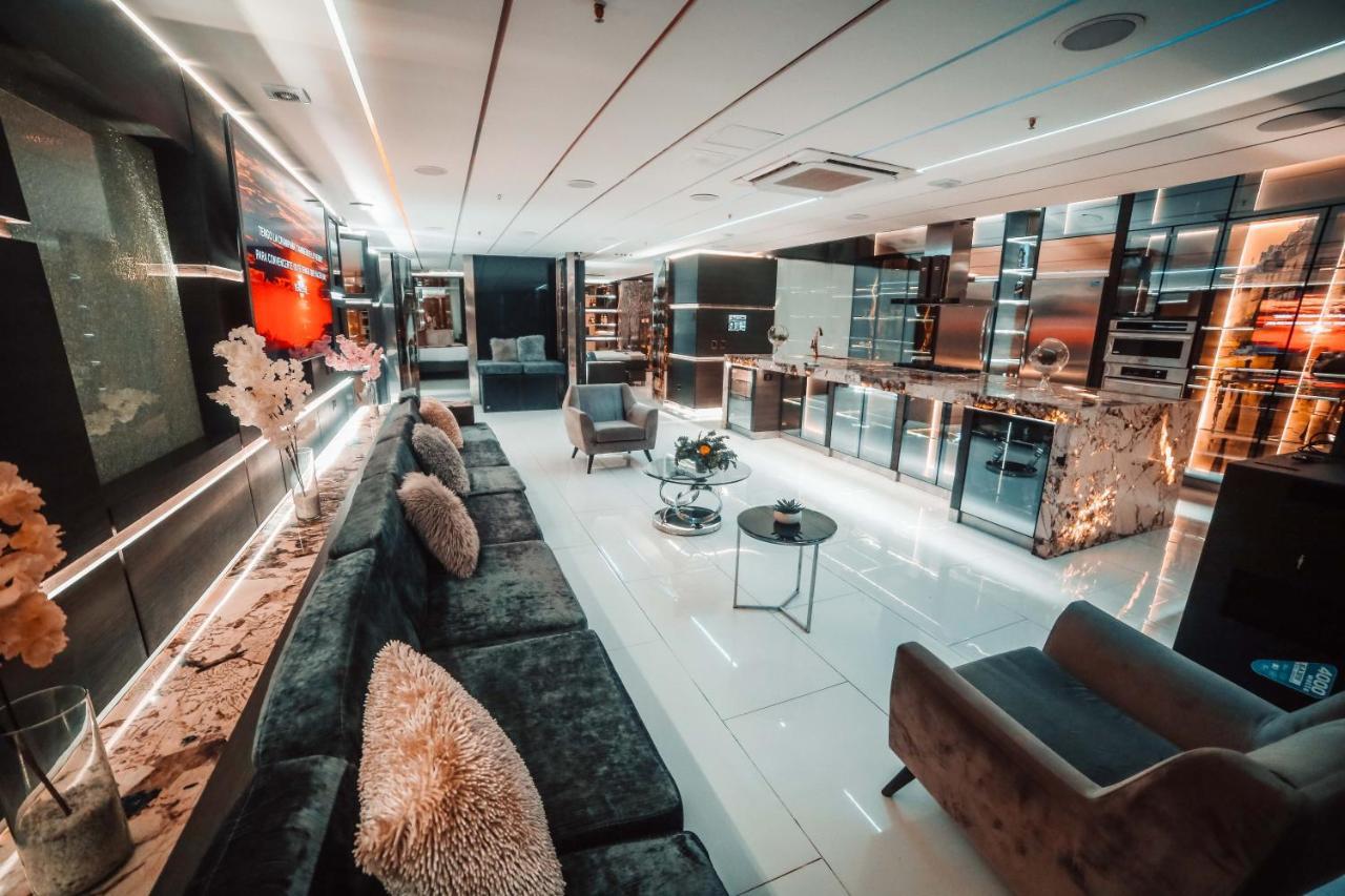 1Million Luxury Suites Medellín Exteriör bild