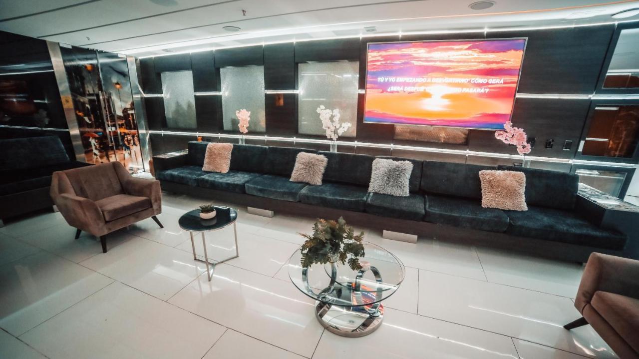 1Million Luxury Suites Medellín Exteriör bild