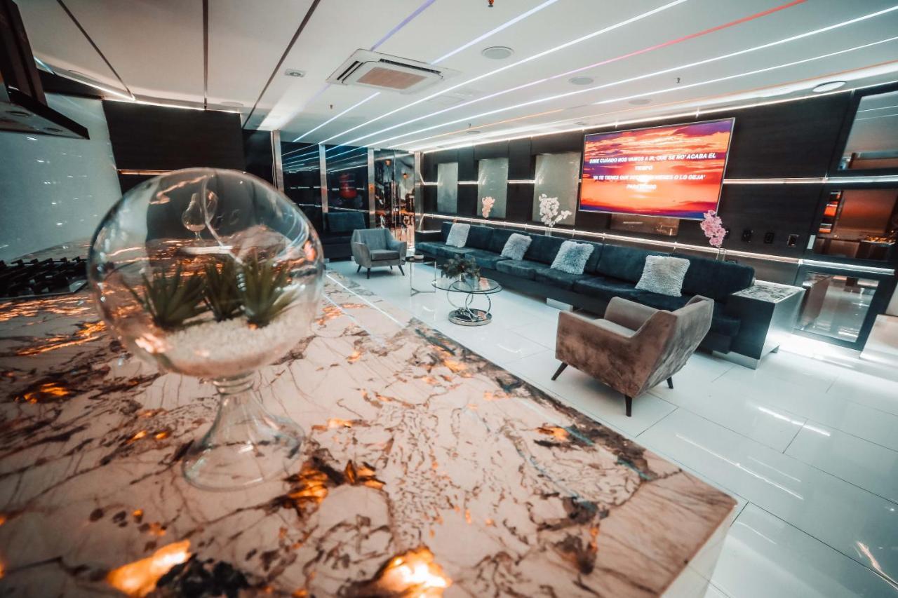 1Million Luxury Suites Medellín Exteriör bild