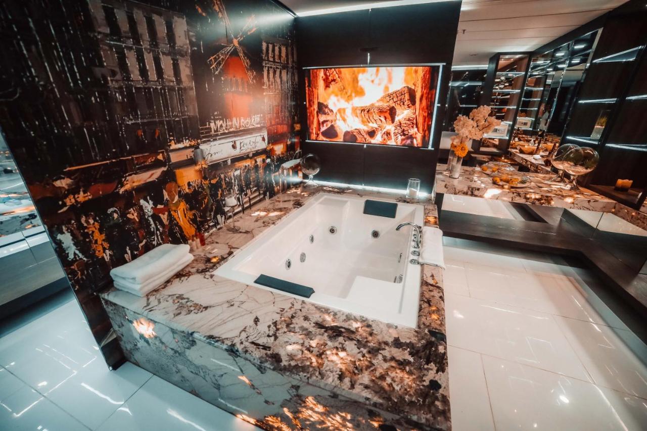 1Million Luxury Suites Medellín Exteriör bild