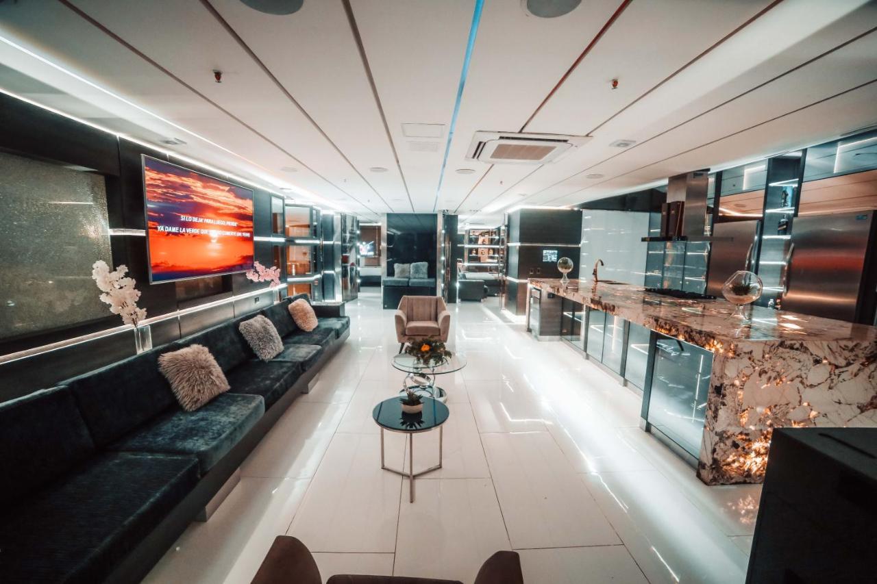 1Million Luxury Suites Medellín Exteriör bild