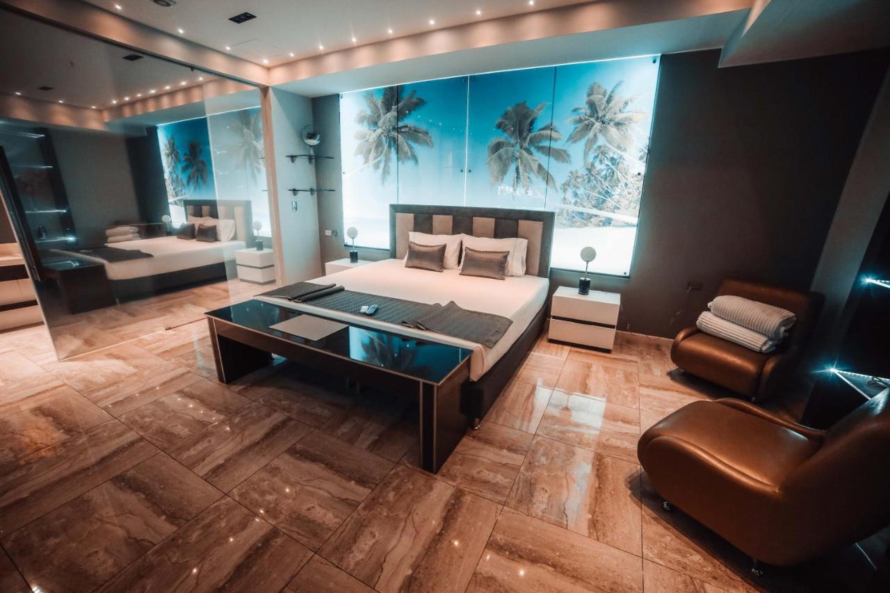 1Million Luxury Suites Medellín Exteriör bild