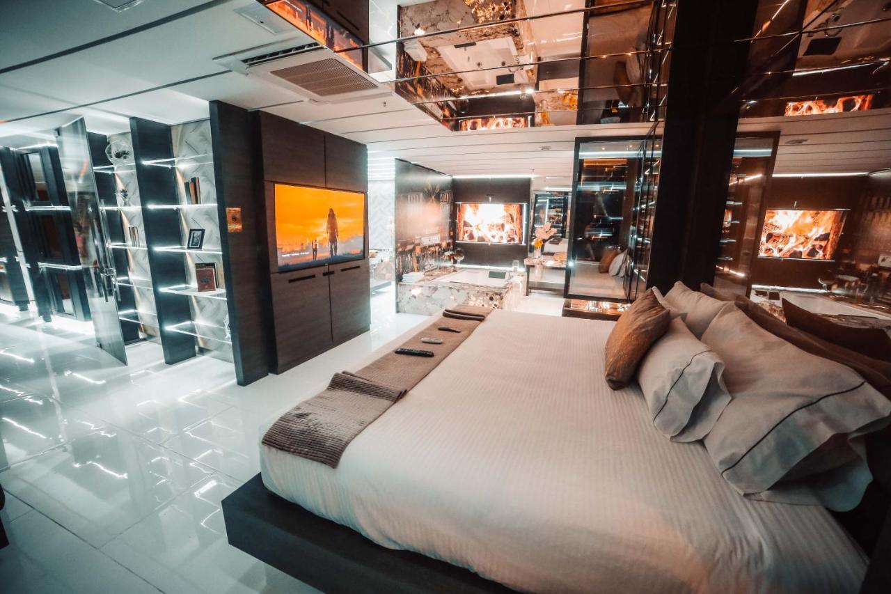 1Million Luxury Suites Medellín Exteriör bild
