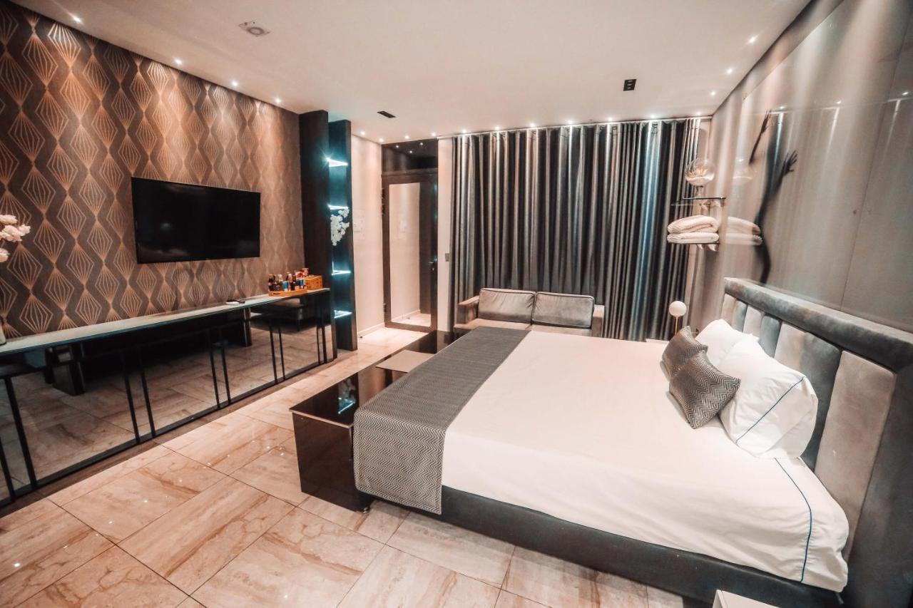 1Million Luxury Suites Medellín Exteriör bild