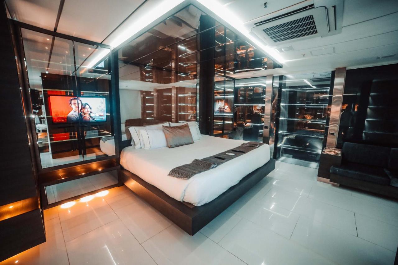 1Million Luxury Suites Medellín Exteriör bild