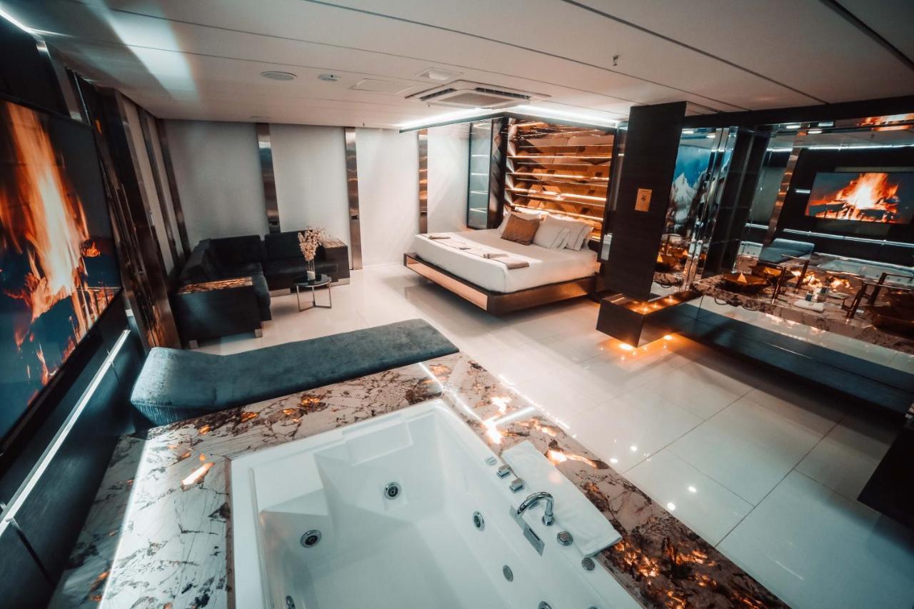 1Million Luxury Suites Medellín Exteriör bild