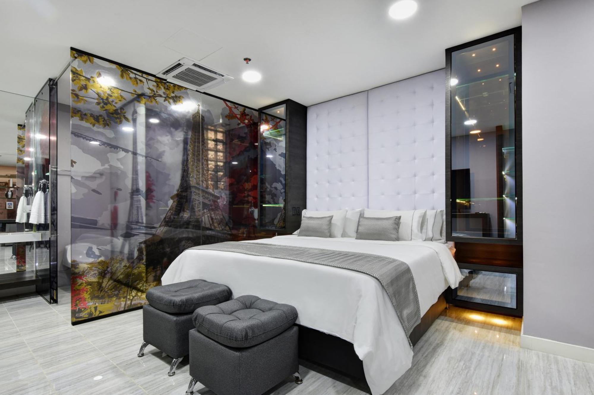 1Million Luxury Suites Medellín Exteriör bild