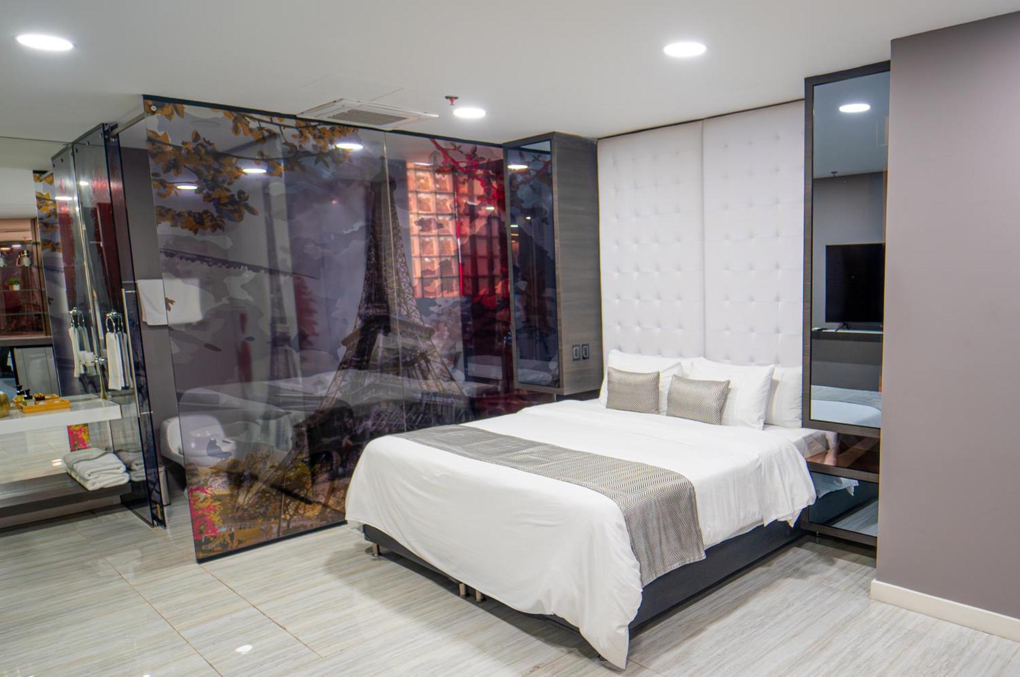 1Million Luxury Suites Medellín Exteriör bild