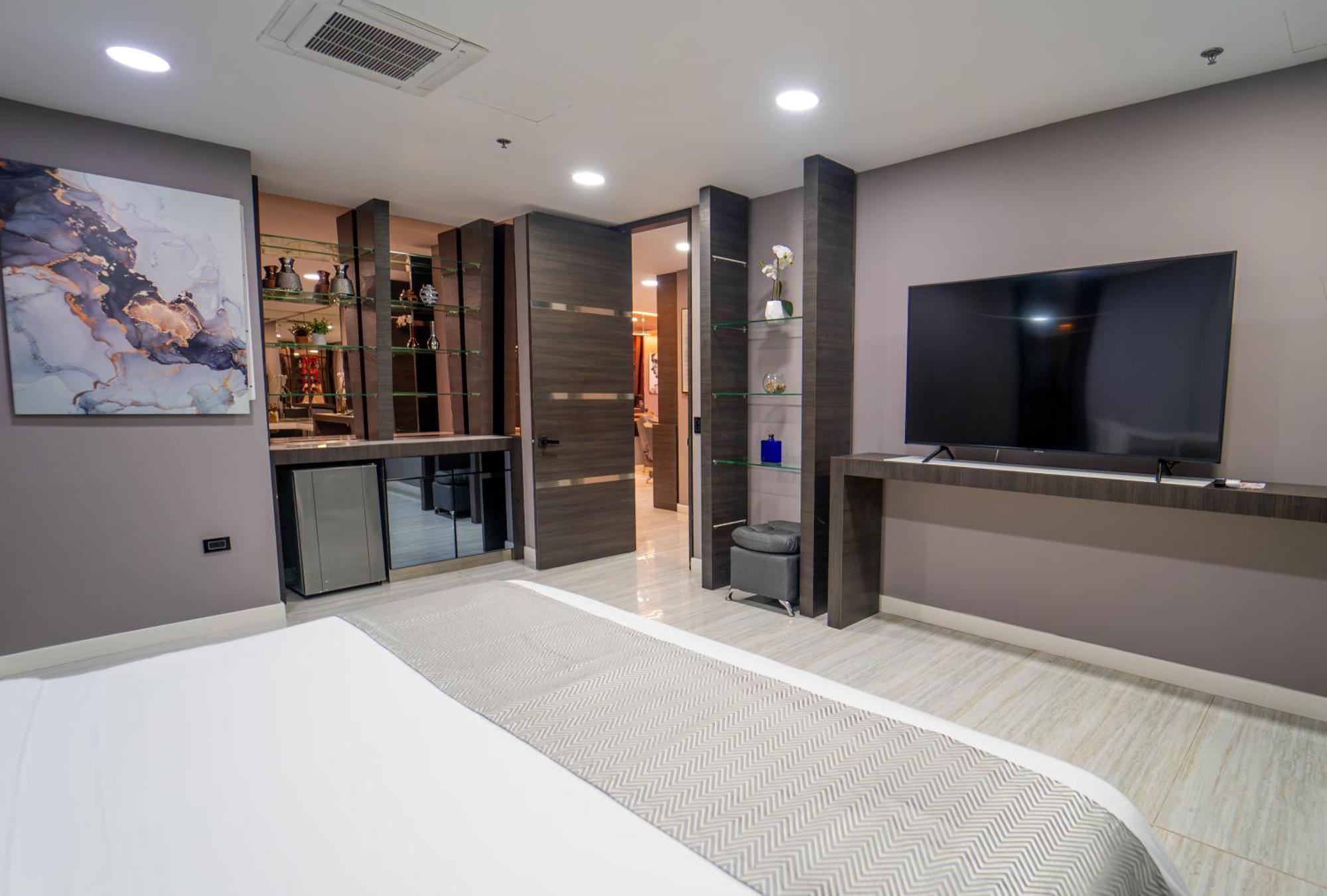 1Million Luxury Suites Medellín Exteriör bild