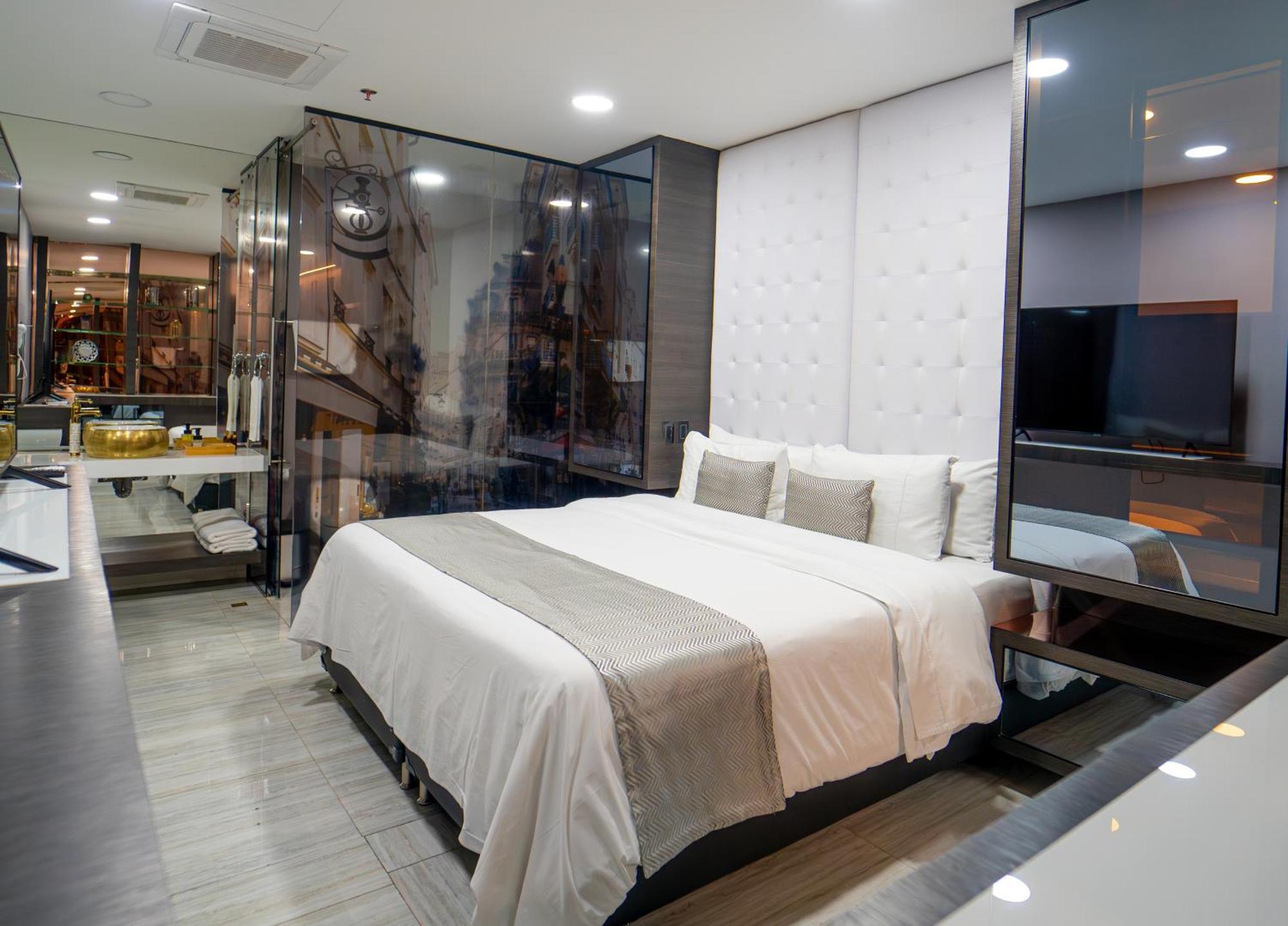 1Million Luxury Suites Medellín Exteriör bild