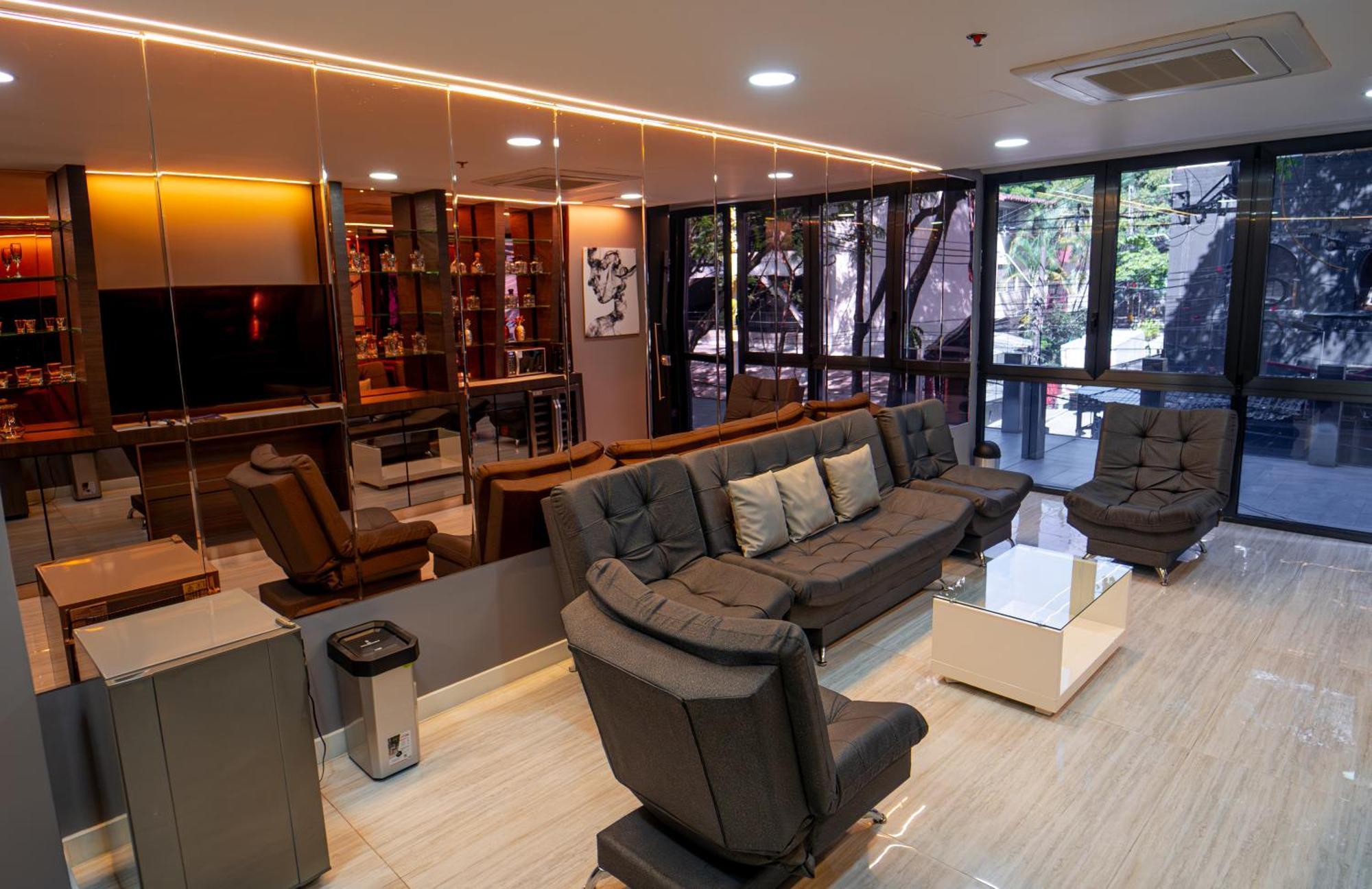 1Million Luxury Suites Medellín Exteriör bild